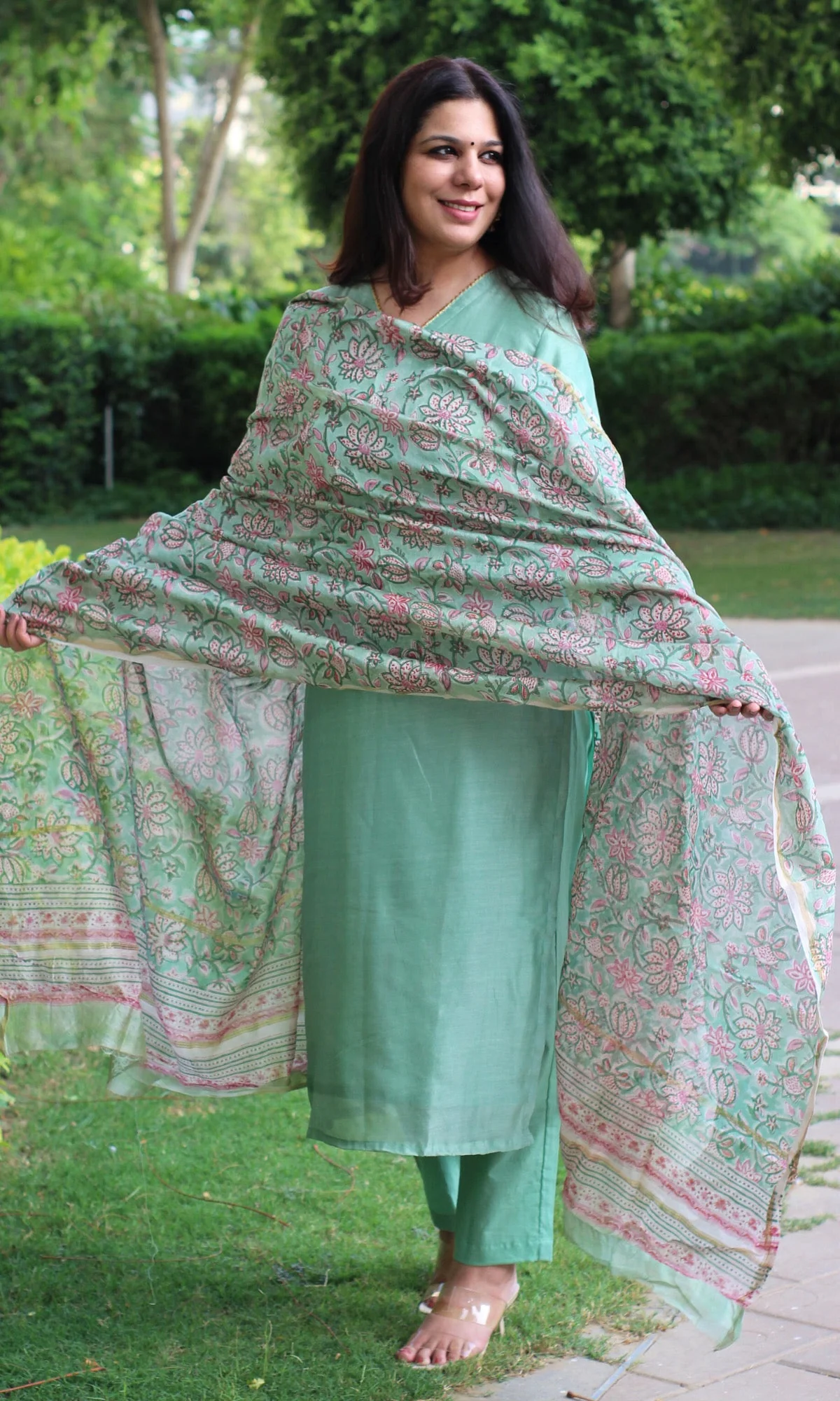 Chanderi Silk Green Kurta and Dupatta with Cotton Pants - Image 3