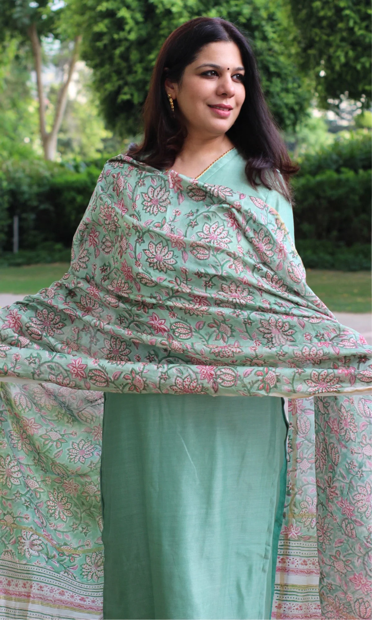 Chanderi Silk Green Kurta and Dupatta with Cotton Pants - Image 4
