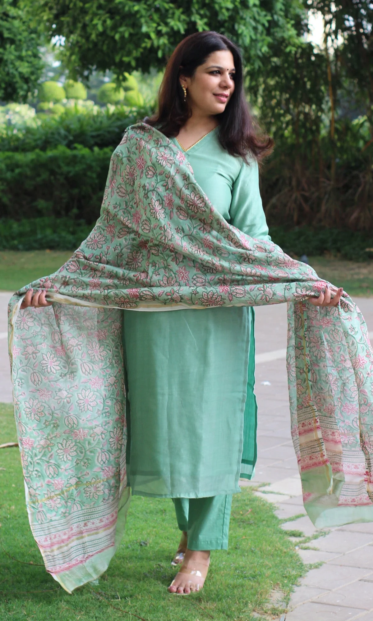 Chanderi Silk Green Kurta and Dupatta with Cotton Pants - Image 5