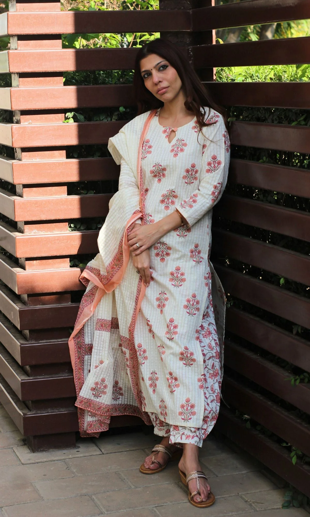 Cotton Textured Peach Mughal Print Suit Set with Printed Mul Dupatta - Image 4