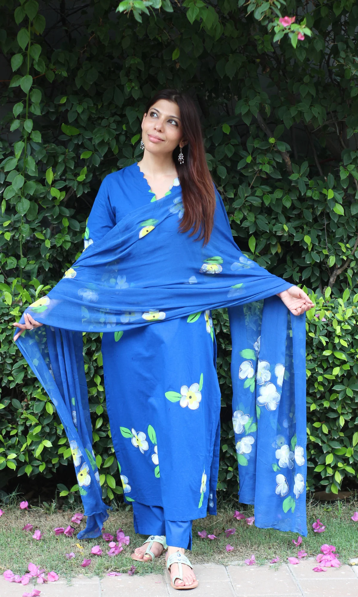 Cotton Blue Plume Handbrush Painted Suit with Chiffon Handpainted Dupatta - Image 4