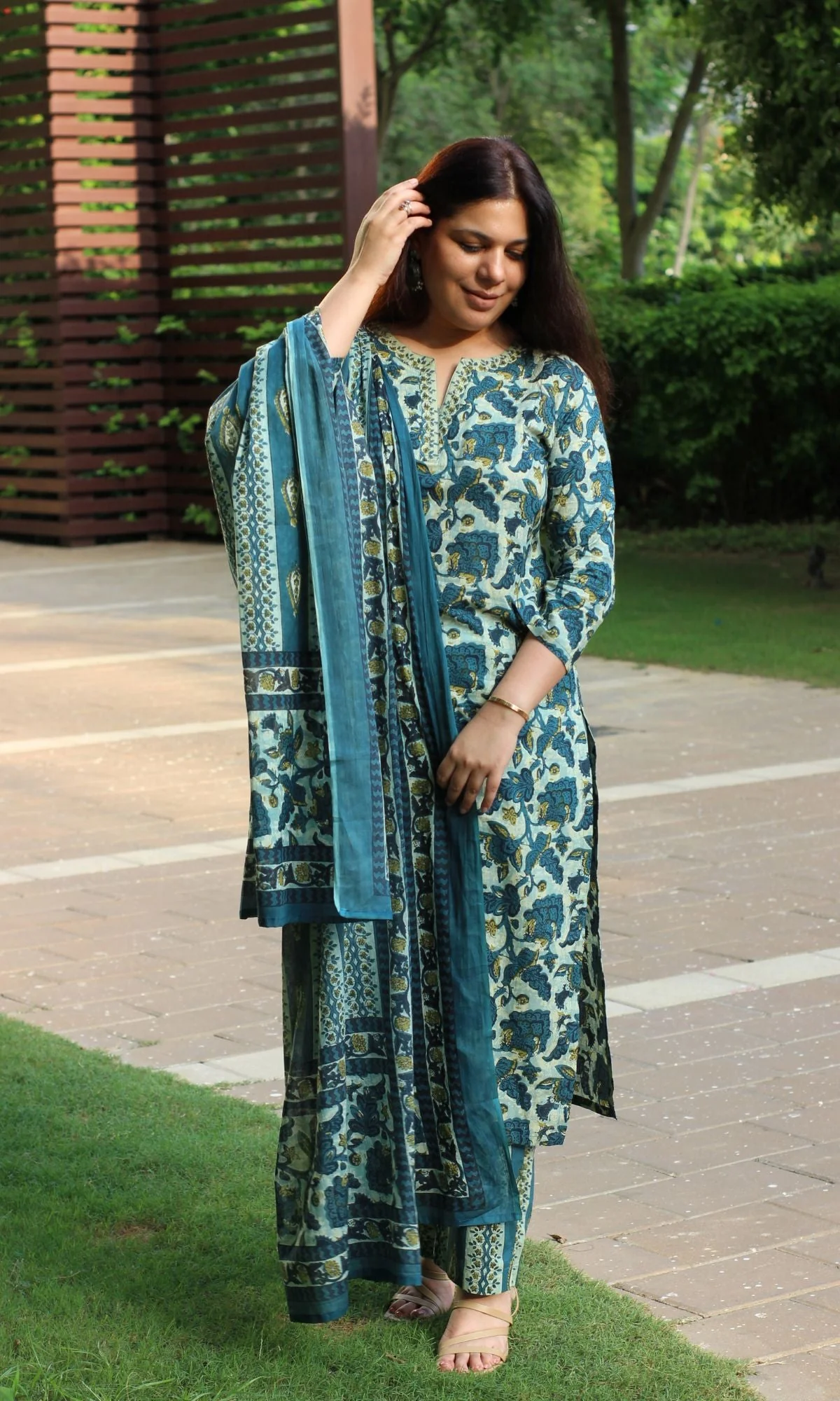 Cotton Earthy Green Vanaspati Suit Set with Pants & Cotton Dupatta - Image 2