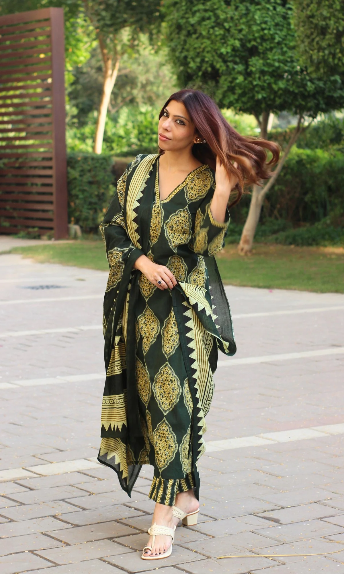 Cotton Kale Geometric Mughal Print Suit with Cotton Printed Dupatta - Image 5