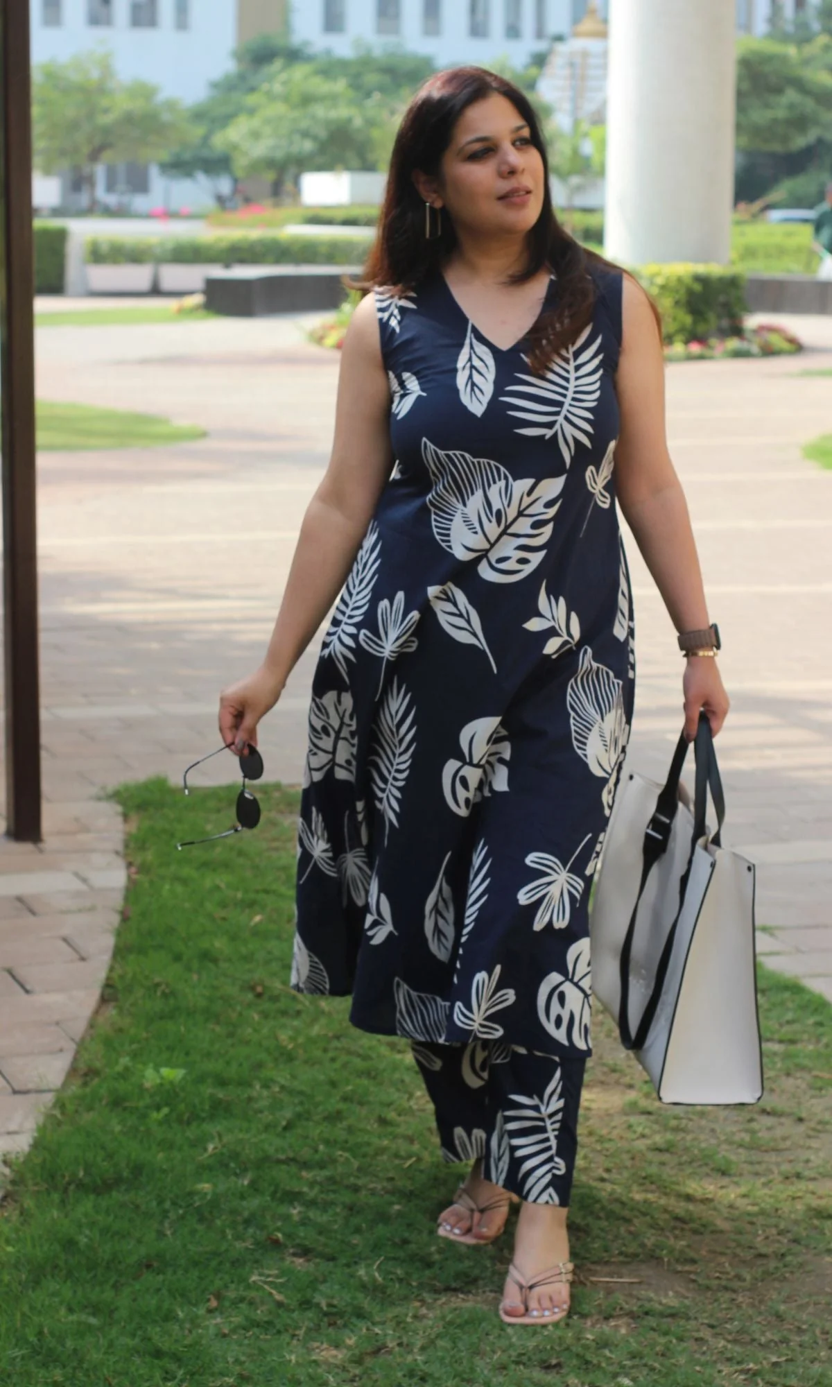 Cotton Navy Blue Big Leaf Sleeveless A Line Kurta & Pants - Image 4