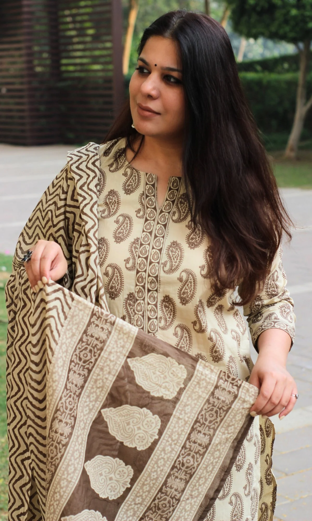 Cotton Beige Paisley Print Suit with Mul Dupatta - Image 5