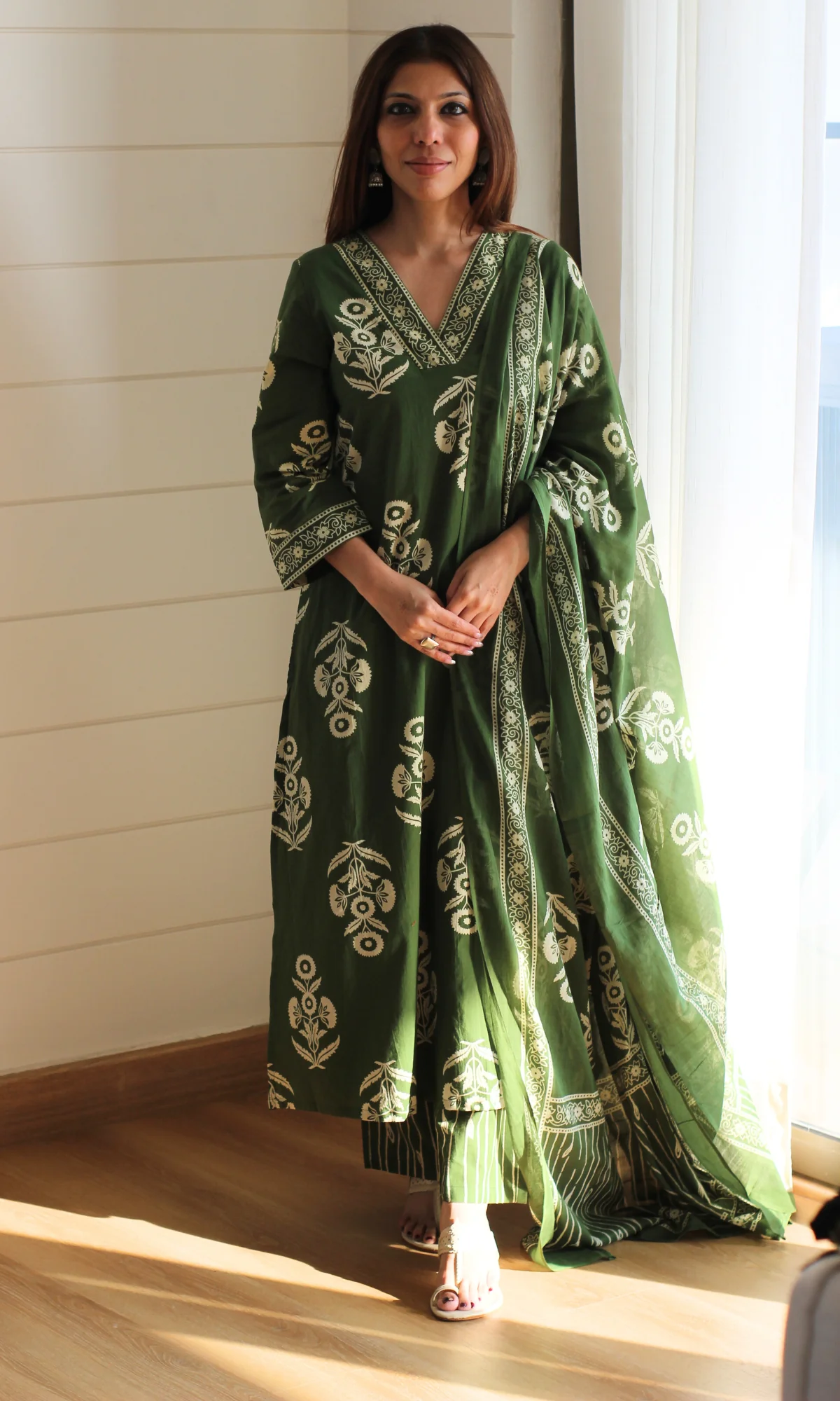 Cotton Royal Green Mughal Print Kurta, Dupatta & Printed Pants - Image 3