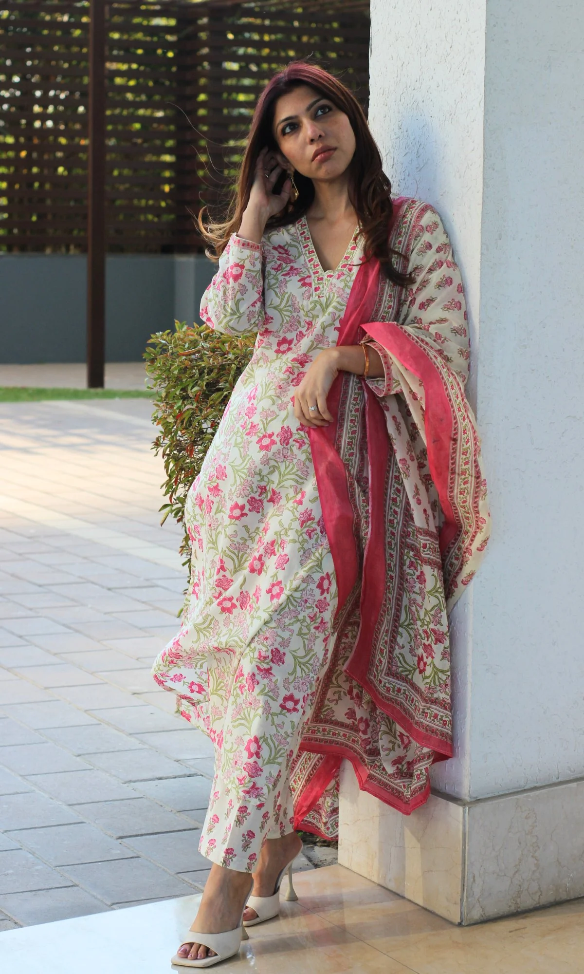 Cotton Sanganeri Off White & Pink Suit Set with Printed Dupatta - Image 3