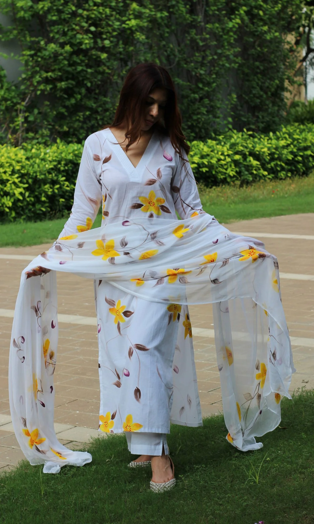 Cotton White & Yellow Handbrush Suit Set with Chiffon Dupatta - Image 4
