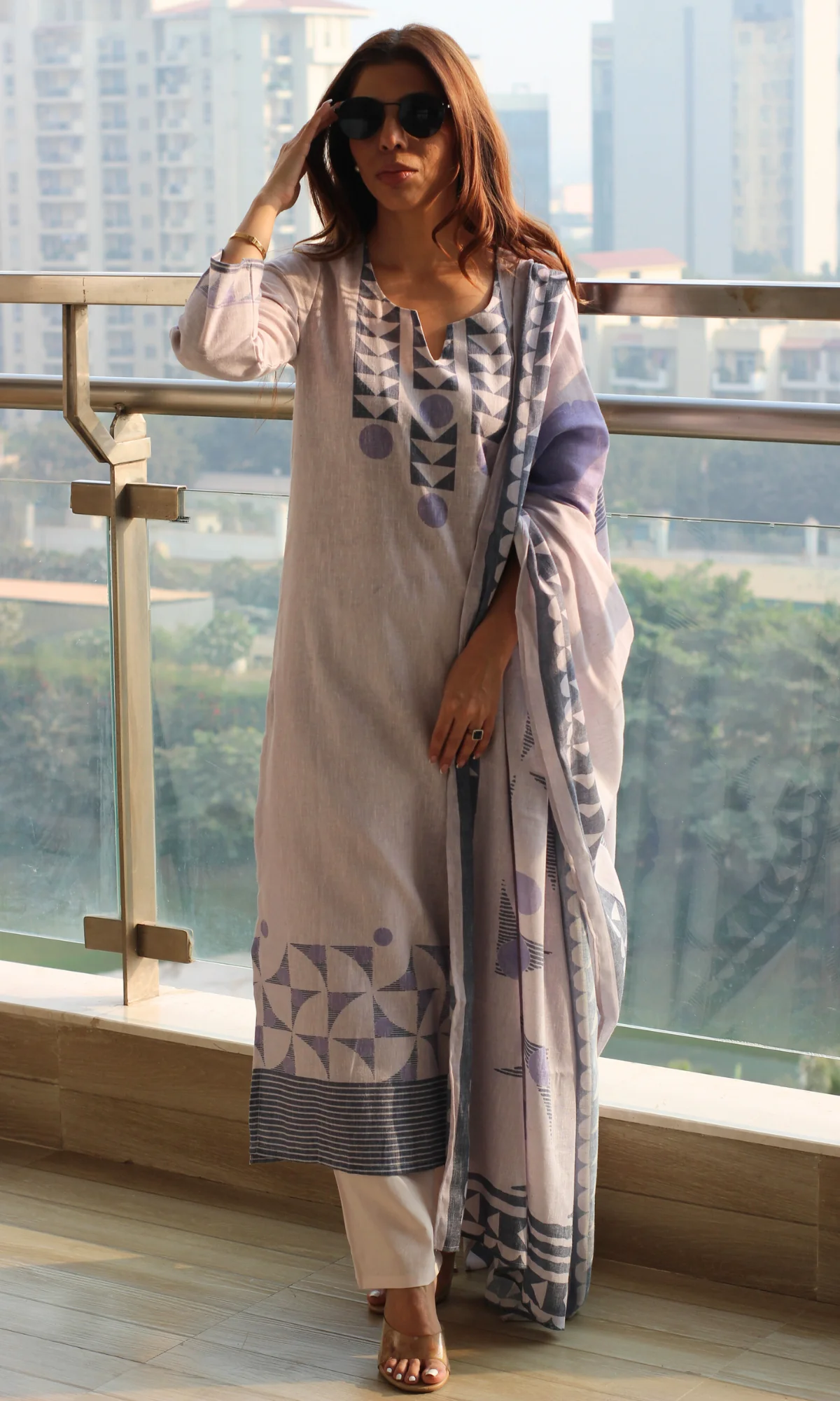 Linen Blend Dusty Lavender Abstract Print Kurta, Dupatta & Cotton Pants - Image 5