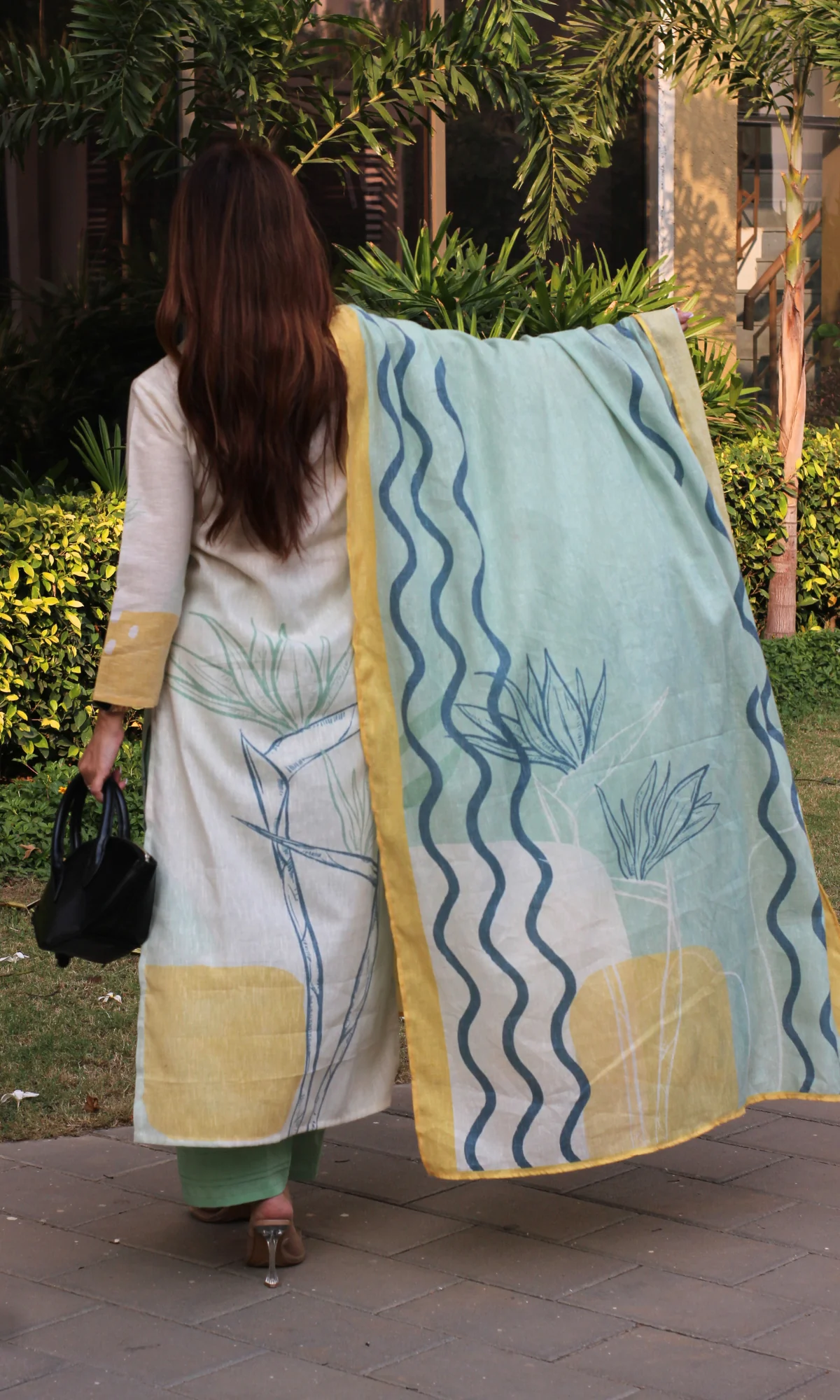 Linen Blend Green Dune Printed Kurta, Dupatta & Cotton Pants - Image 2