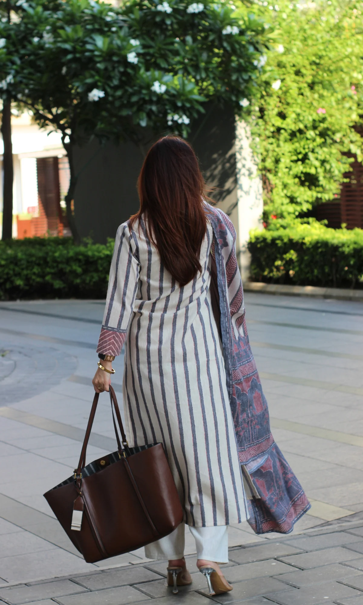 Linen Blend Mauve Sutra Print Kurta, Dupatta & Linen Blend Pants - Image 5
