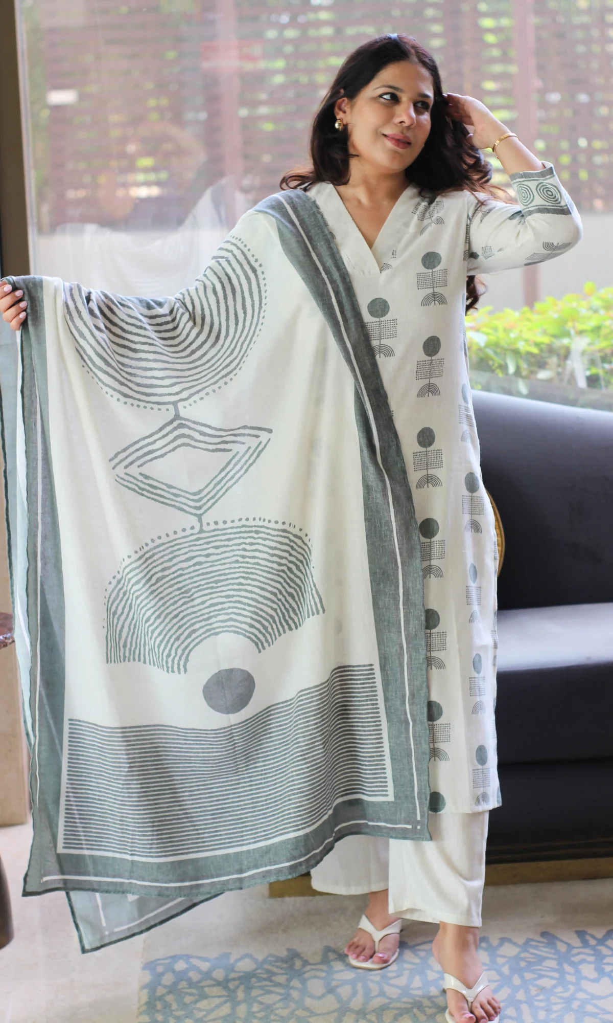 Linen Blend Off White Leaf Print Kurta, Dupatta & Cotton Pants - Image 3