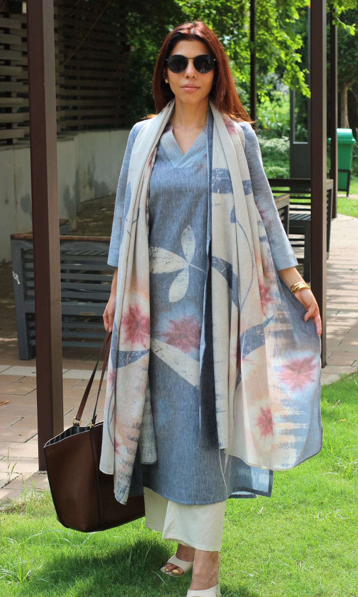 Linen Blend Slate Blue Bloom Print Kurta , Dupatta & Cotton Pants - Image 5