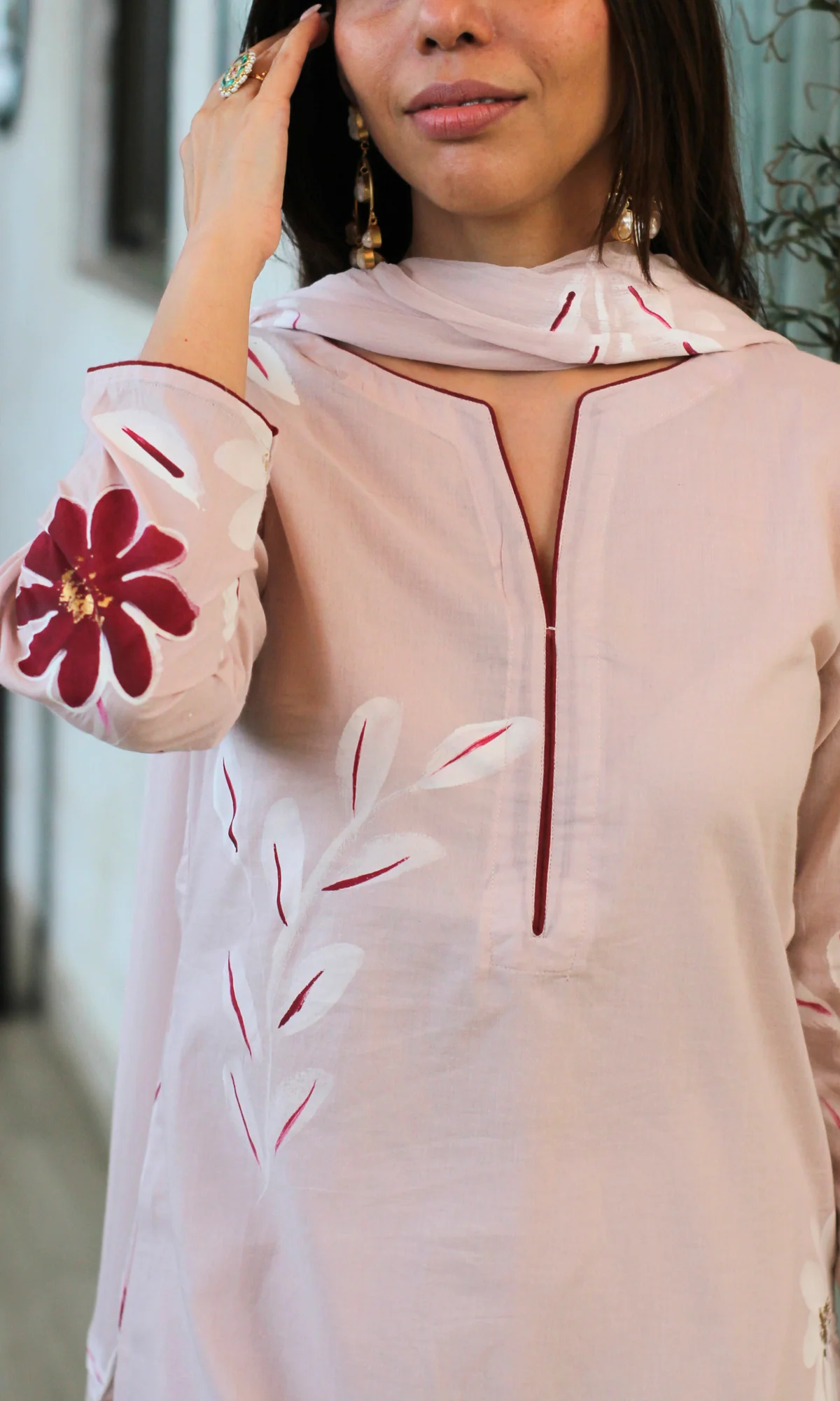 Pale Pink & Maroon Hand Painted Kurta, Chiffon Dupatta & Cotton Pants - Image 2