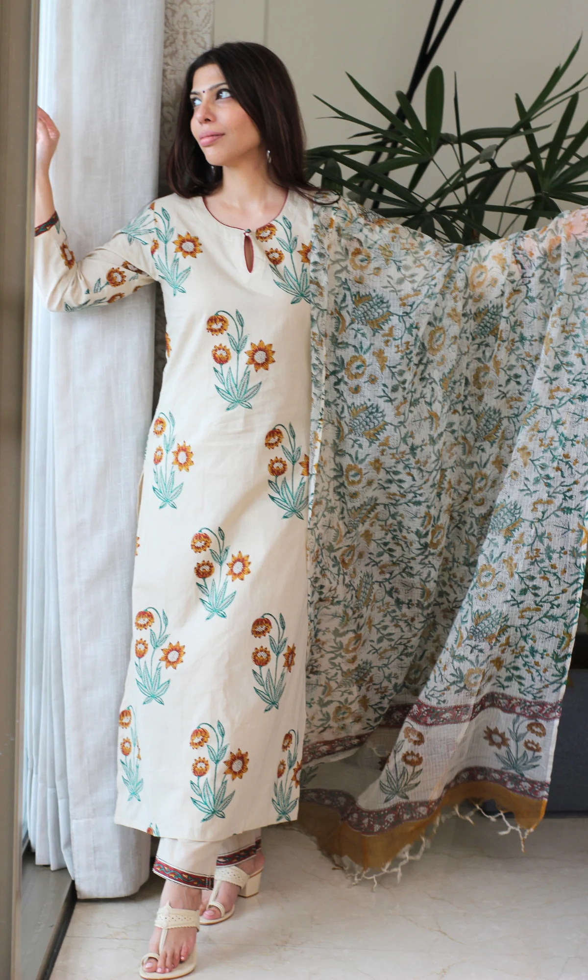 Saira Gulnaar Mughal Print Kurta, Kota Dupatta & Cotton Pants - Image 5