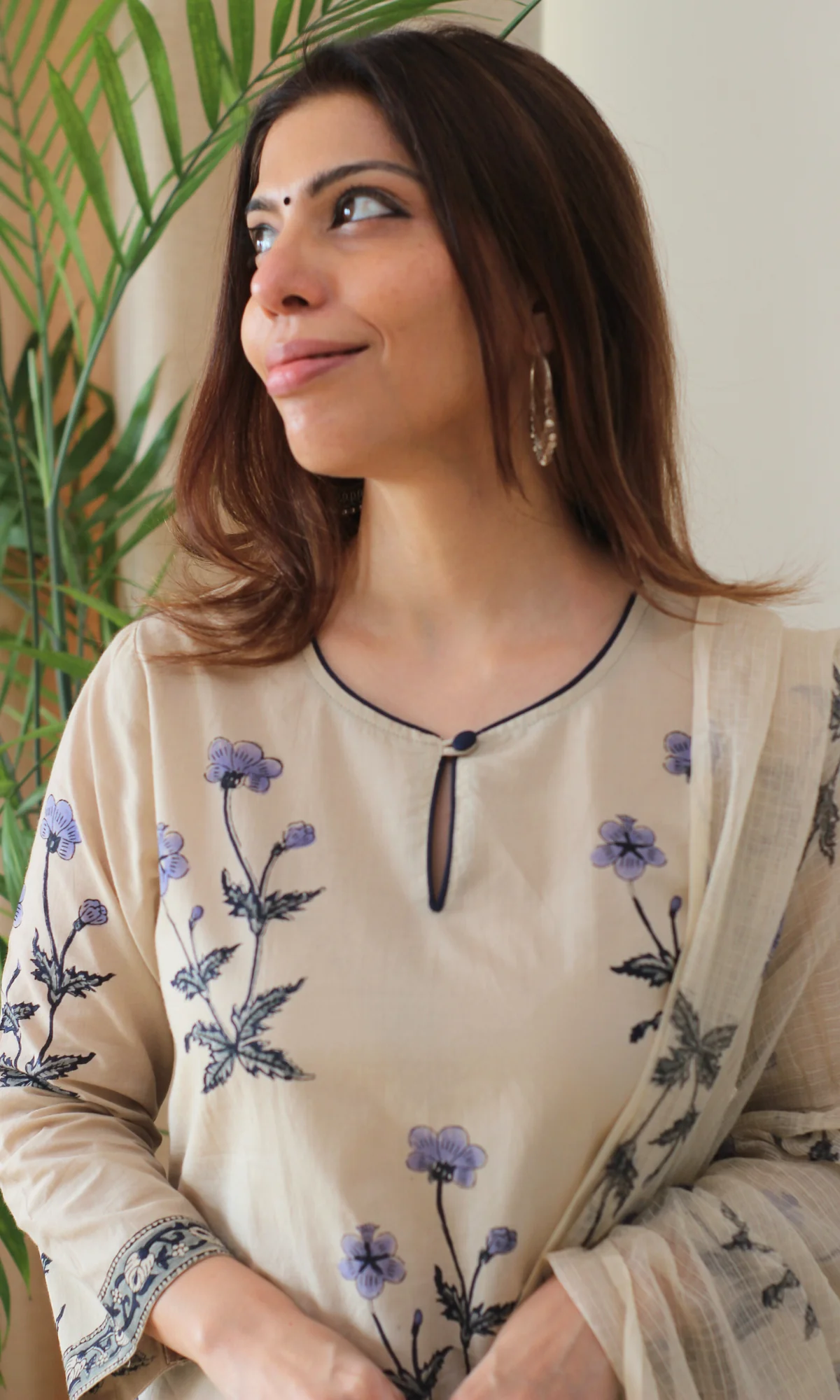 Saira Nilofar Boota Print Kurta, Kota Dupatta & Cotton Pants - Image 3